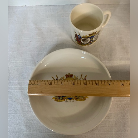 CORONATION MUG AND PLATE | Made in Canada Commemorative Mug and Plate Set.🇨🇦 - Picture 10 of 11